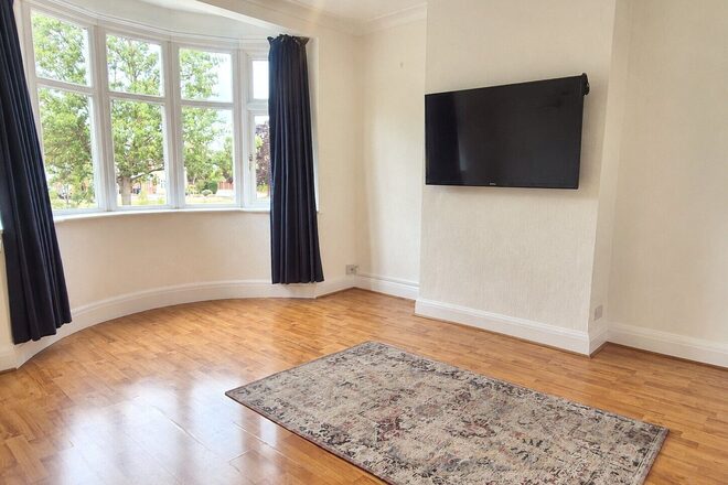 East Walk, East Barnet, EN4