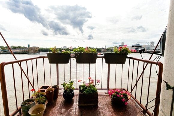 Olivers Wharf, London, E1W