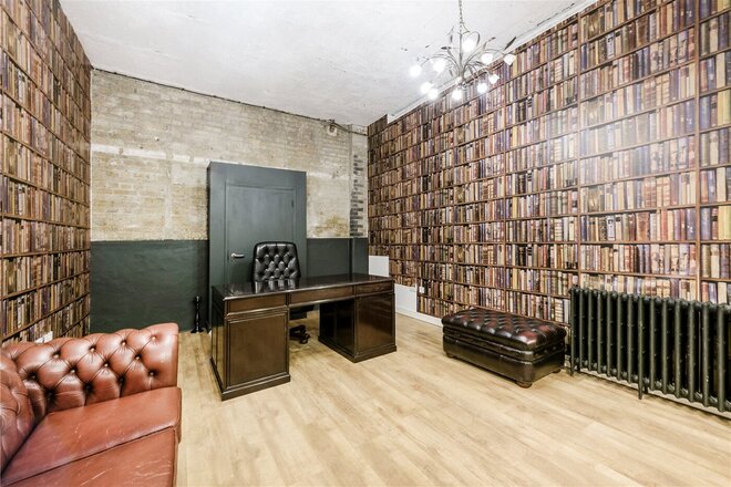 Gowers Walk, London, E1