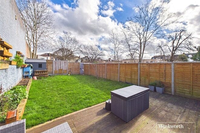 First Avenue, London, NW4