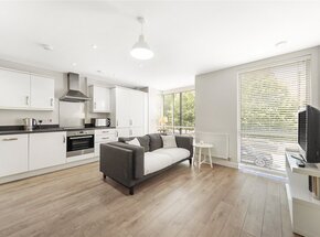 High Street, London, TW8