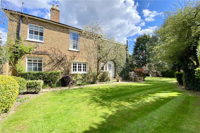 Mayflower Way, Farnham Common, SL2