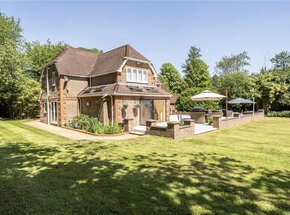 Moor Park Way, Surrey, GU9