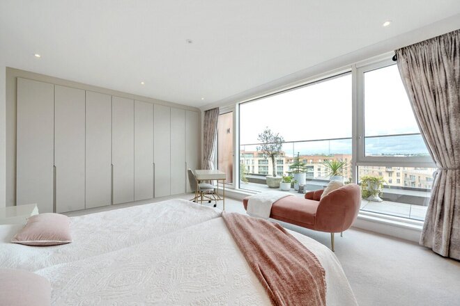 Inglis Way, London, NW7