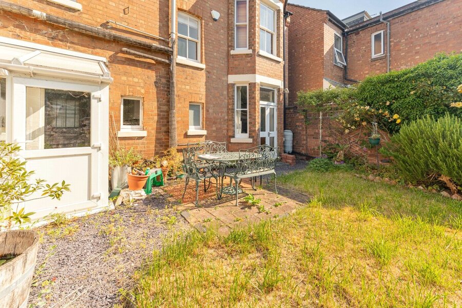 Garden To House