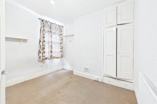 East Grove Road, Devon, EX2