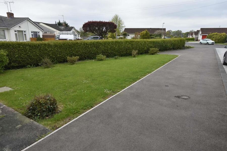 A FRONT GARDEN.JPG