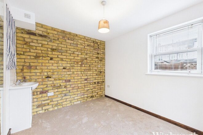 Lynton Avenue, London, W13