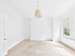 Dinsmore Road, London, SW12