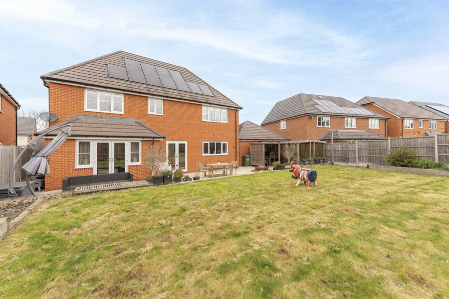 Garden To House