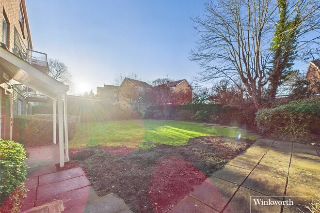 Holders Hill Road, Hendon, NW4
