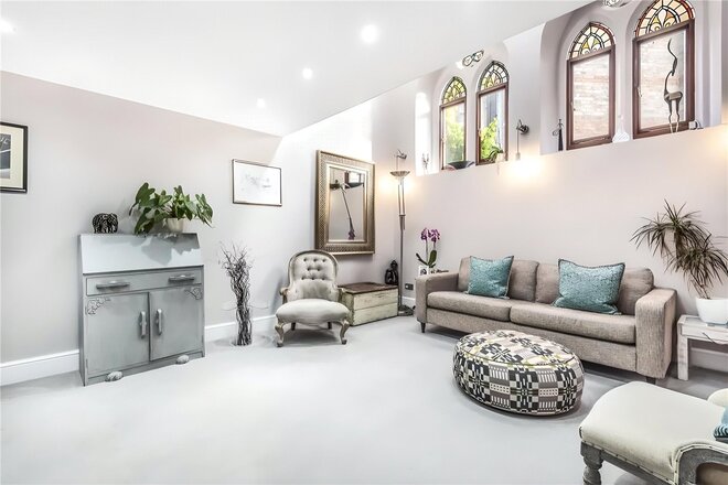 Cloisters Court, London, N6