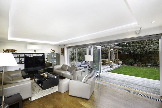 Hazelwood Close, London, W5