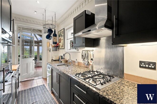 Southwood Lane, London, N6