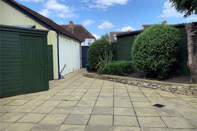 Portsmouth Road, Surrey, KT7