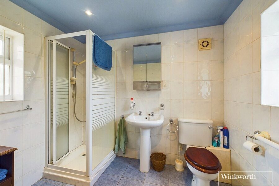 Gf Shower Room
