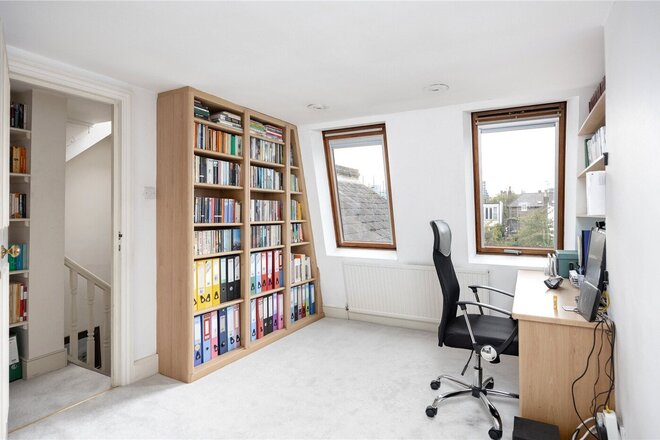 Deodar Road, London, SW15