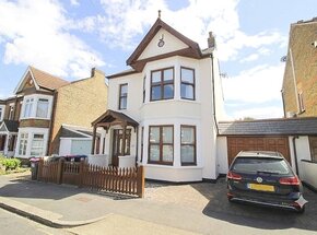 Ronald Park Avenue, Essex, SS0