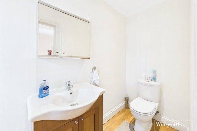 Wolmer Gardens, Edgware, HA8