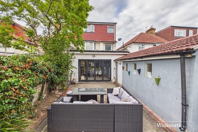 Farm Road, Edgware, HA8