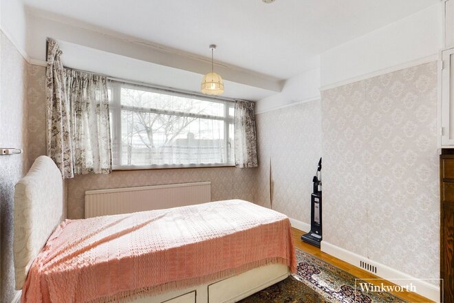Gainsborough Gardens, Edgware, HA8