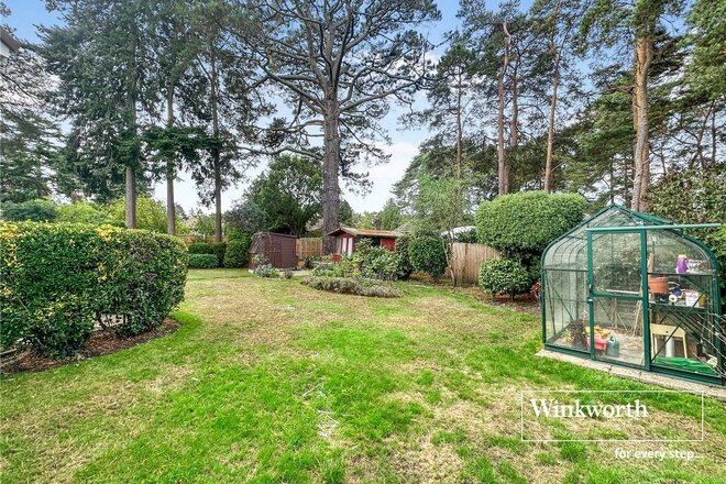Old Pines Close, Dorset, BH22
