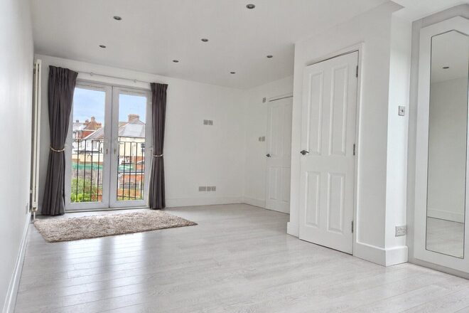 East Walk, East Barnet, EN4