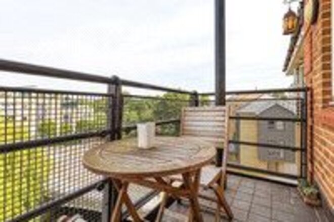 Dorey House, High Street, Middlesex, TW8