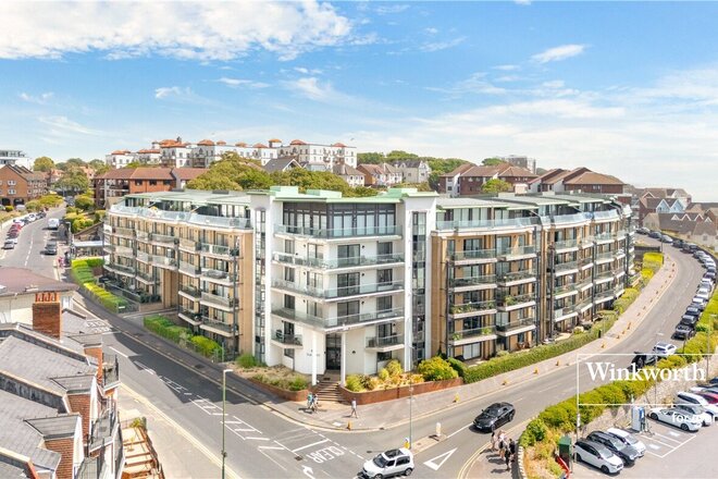 Marina Close, Bournemouth, BH5