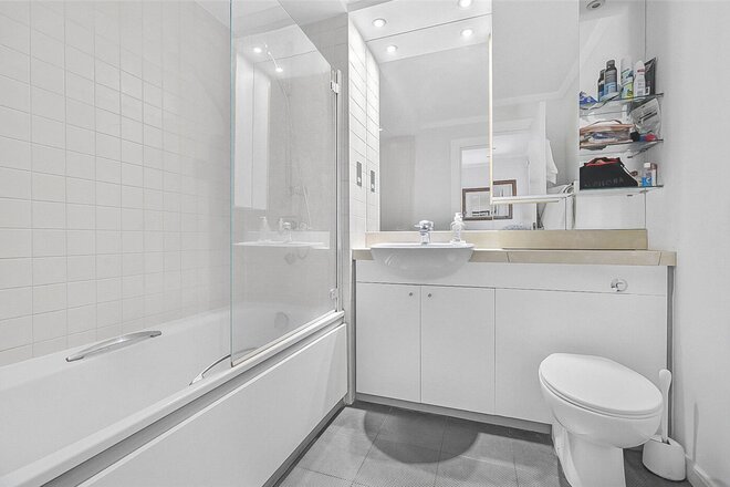 High Holborn, London, WC1V