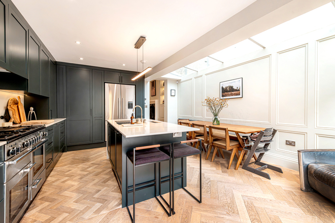 Treadgold Street, London, W11