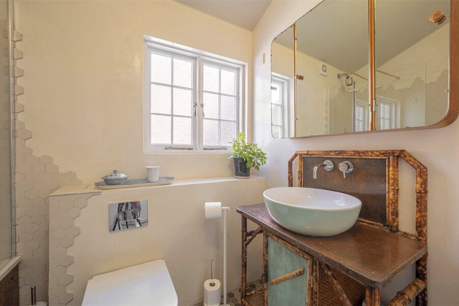 Bathroom 1 Rear