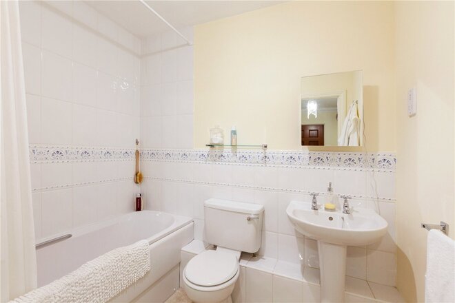 Grove Court, Newbury, RG14