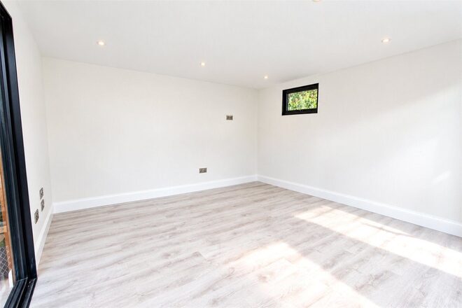 Vernon Road, Essex, SS9