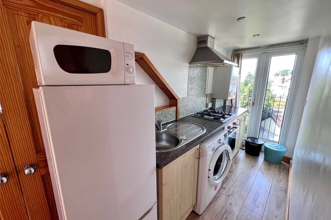 Portsmouth Road, Surrey, KT7
