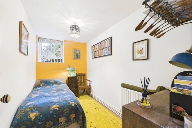 Uxbridge Road, Kingston upon Thames, KT1