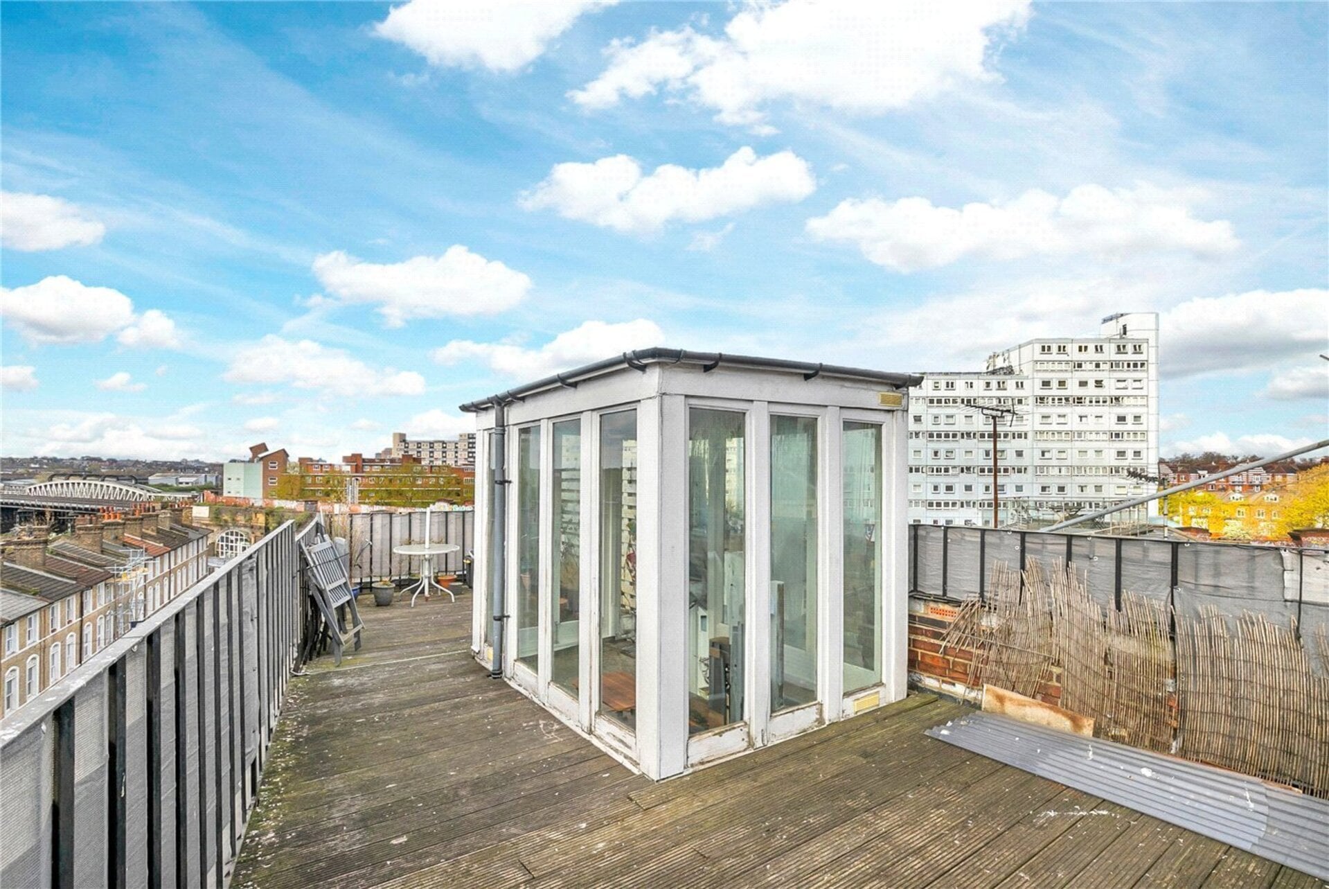 Sw London Rooftops 1 bedroom property to let in Queenstown Road, UK, SW8 (Ref clp250152)