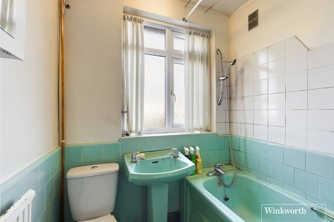 Gainsborough Gardens, Edgware, HA8