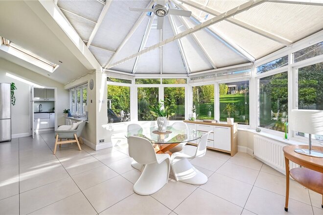 Holly Lane East, Surrey, SM7