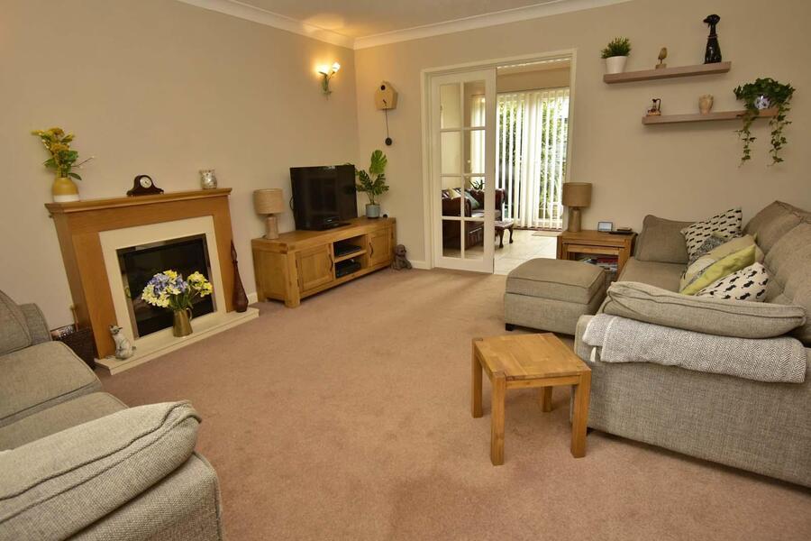 A LIVING ROOM.JPG