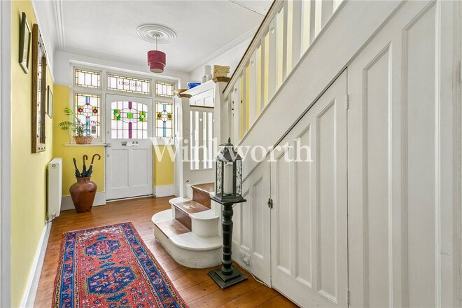 Broomfield Avenue, London, N13