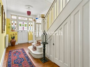 Broomfield Avenue, London, N13