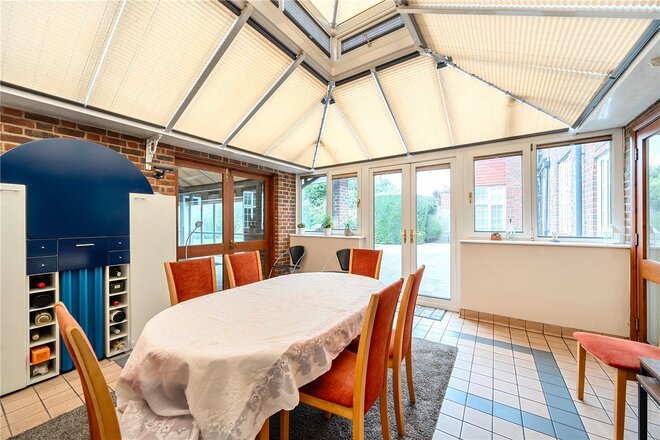 Haslemere Gardens, London, N3