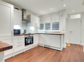 King Charles Walk, London, SW19