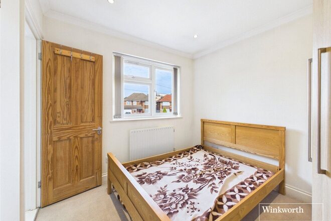 Wolmer Gardens, Edgware, HA8