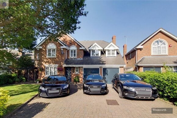 Blattner Close, Borehamwood, WD6