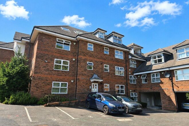Moon Lane, High Barnet, EN5