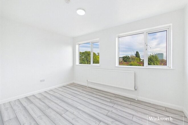 Sturgess Avenue, London, NW4