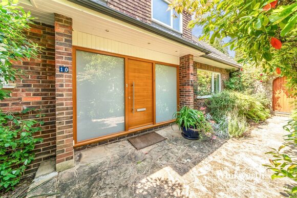 Manorside, High Barnet, EN5