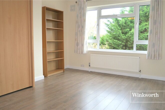 Ashurst Road, Cockfosters, EN4